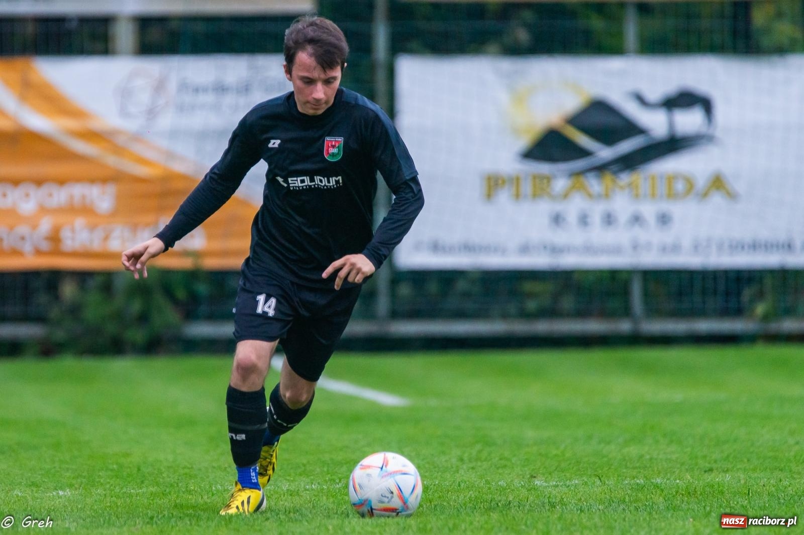 Zdjęcie w galerii na portalu naszraciborz.pl: Markowice kontra Pietrowice. Nerwowo, czerwono i bez goli [FOTO] wiadomości z regionu