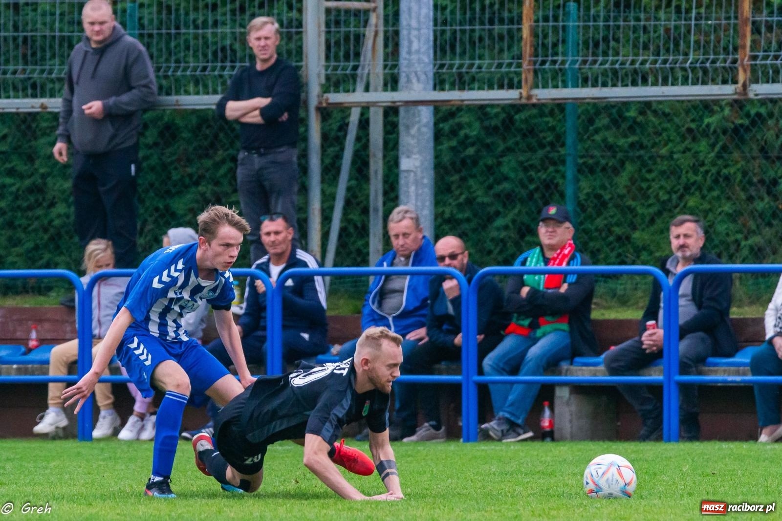 Zdjęcie w galerii na portalu naszraciborz.pl: Markowice kontra Pietrowice. Nerwowo, czerwono i bez goli [FOTO] wiadomości z regionu
