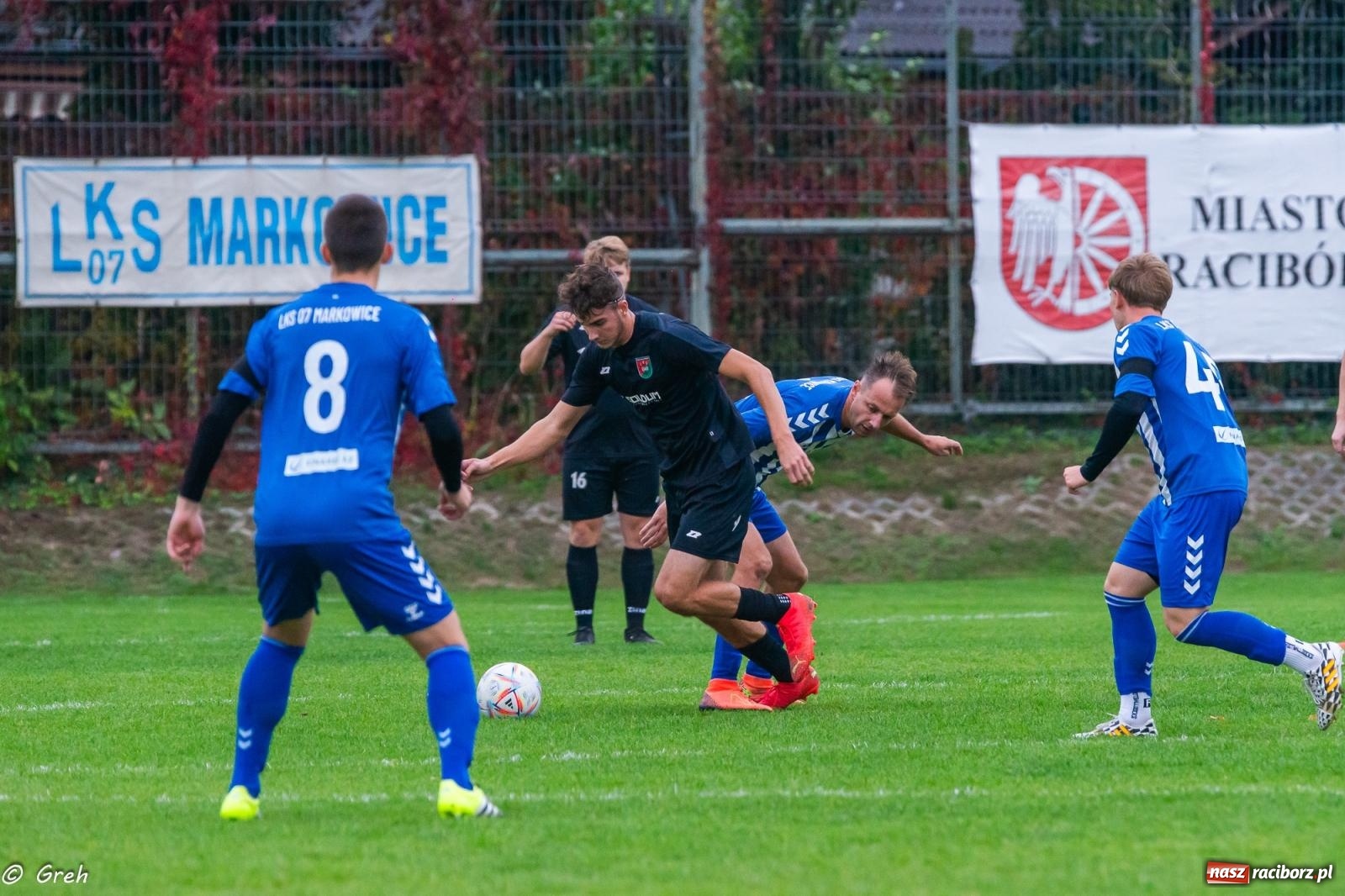 Zdjęcie w galerii na portalu naszraciborz.pl: Markowice kontra Pietrowice. Nerwowo, czerwono i bez goli [FOTO] wiadomości z regionu