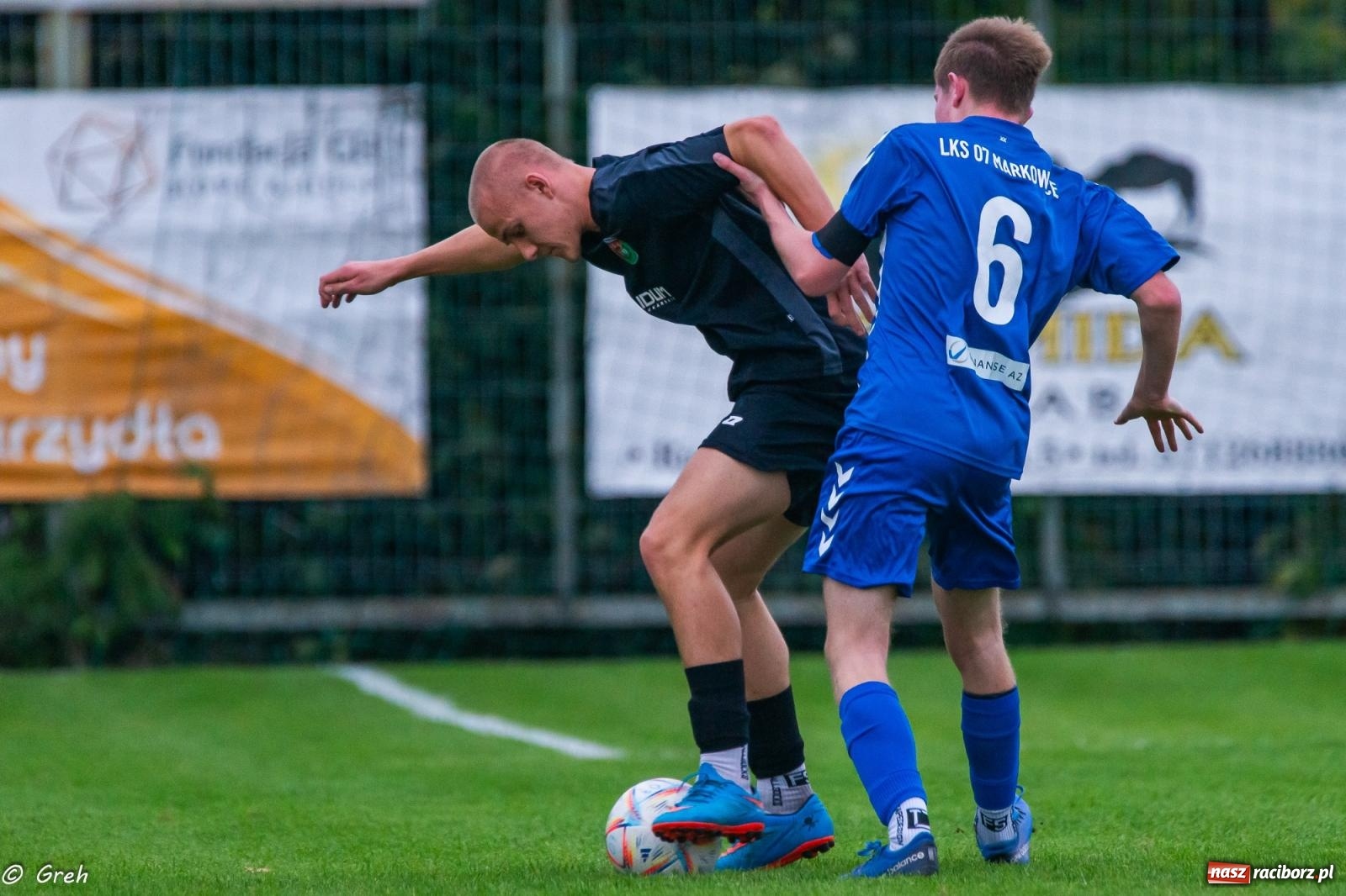 Zdjęcie w galerii na portalu naszraciborz.pl: Markowice kontra Pietrowice. Nerwowo, czerwono i bez goli [FOTO] wiadomości z regionu
