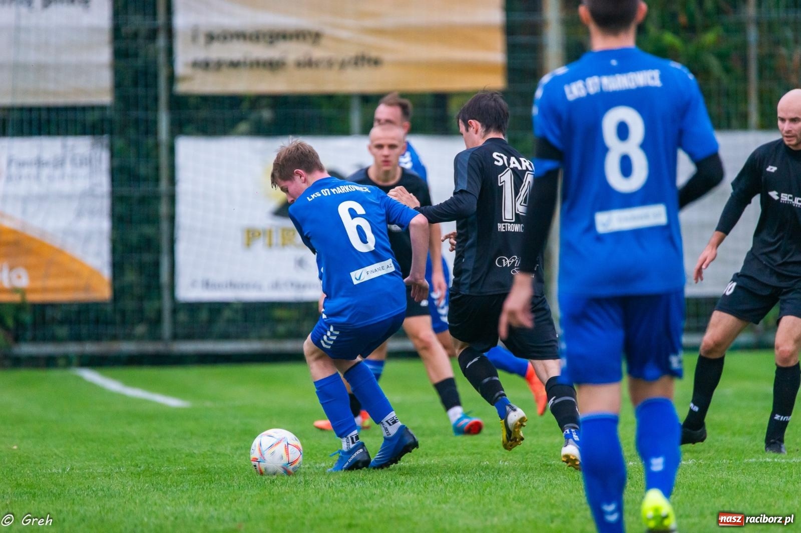 Zdjęcie w galerii na portalu naszraciborz.pl: Markowice kontra Pietrowice. Nerwowo, czerwono i bez goli [FOTO] wiadomości z regionu