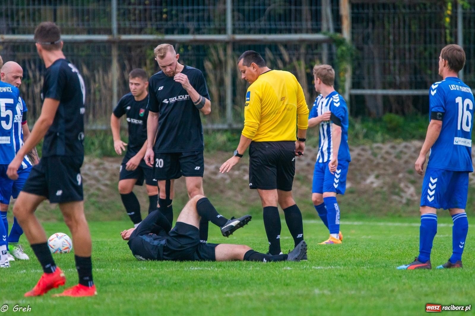 Zdjęcie w galerii na portalu naszraciborz.pl: Markowice kontra Pietrowice. Nerwowo, czerwono i bez goli [FOTO] wiadomości z regionu