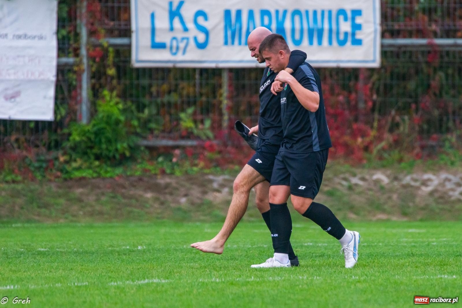 Zdjęcie w galerii na portalu naszraciborz.pl: Markowice kontra Pietrowice. Nerwowo, czerwono i bez goli [FOTO] wiadomości z regionu