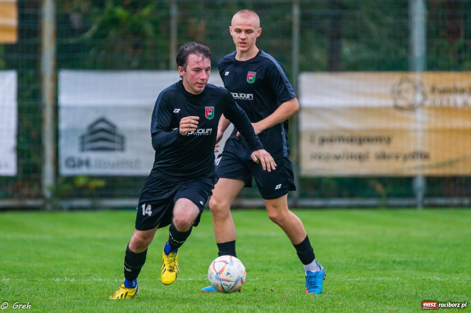 Zdjęcie w galerii na portalu naszraciborz.pl: Markowice kontra Pietrowice. Nerwowo, czerwono i bez goli [FOTO] wiadomości z regionu
