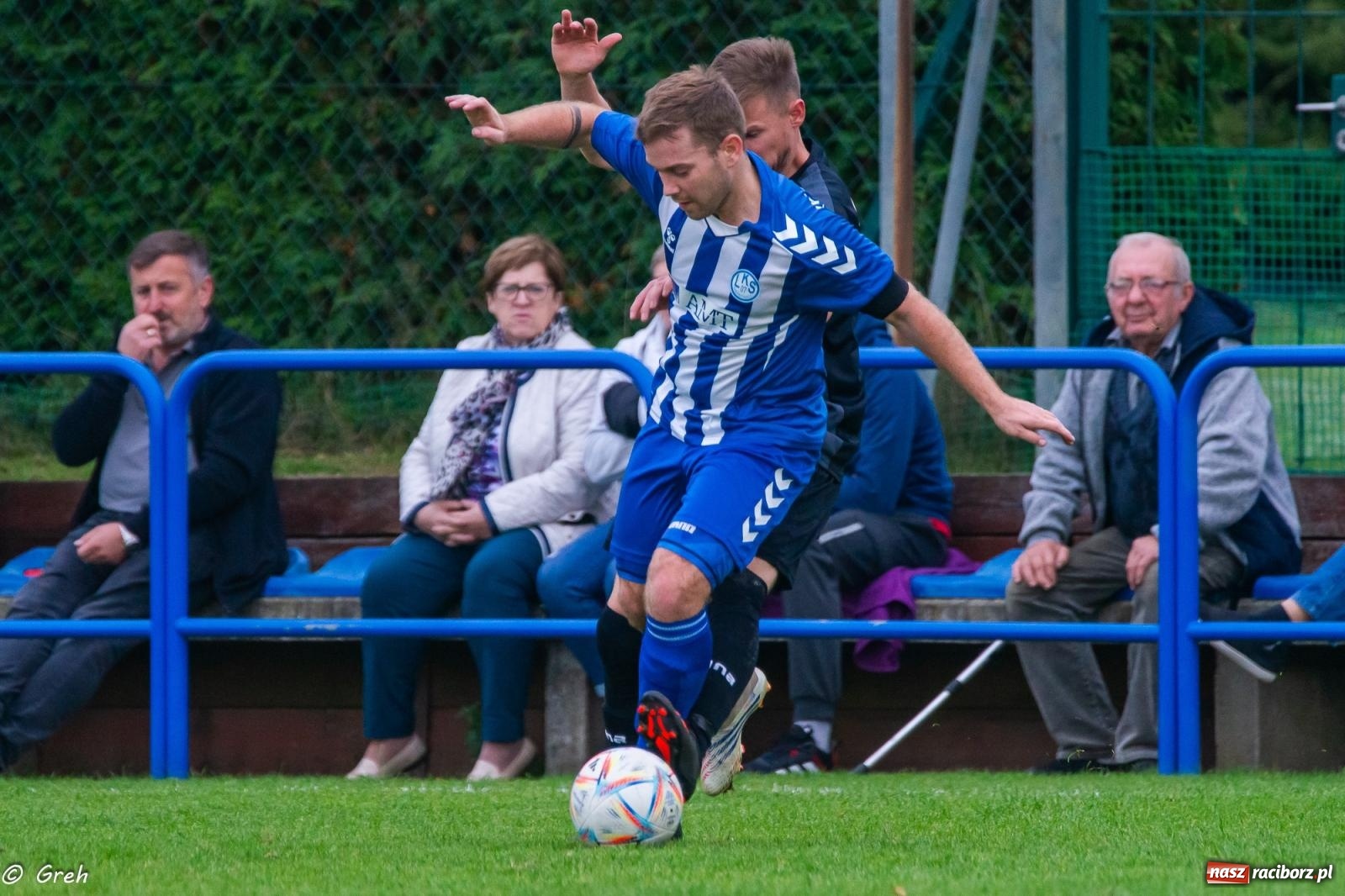 Zdjęcie w galerii na portalu naszraciborz.pl: Markowice kontra Pietrowice. Nerwowo, czerwono i bez goli [FOTO] wiadomości z regionu