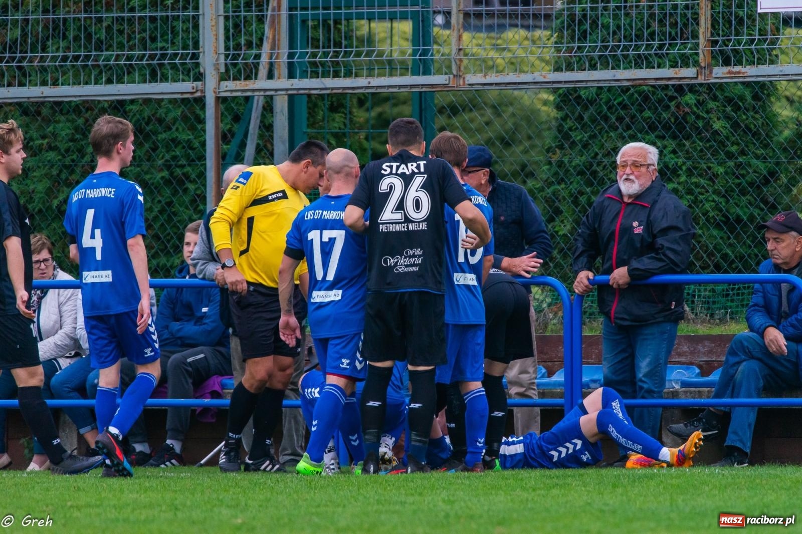 Zdjęcie w galerii na portalu naszraciborz.pl: Markowice kontra Pietrowice. Nerwowo, czerwono i bez goli [FOTO] wiadomości z regionu