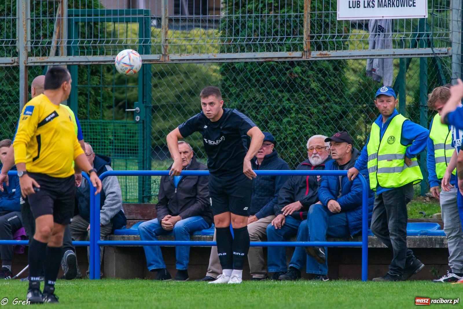 Zdjęcie w galerii na portalu naszraciborz.pl: Markowice kontra Pietrowice. Nerwowo, czerwono i bez goli [FOTO] wiadomości z regionu