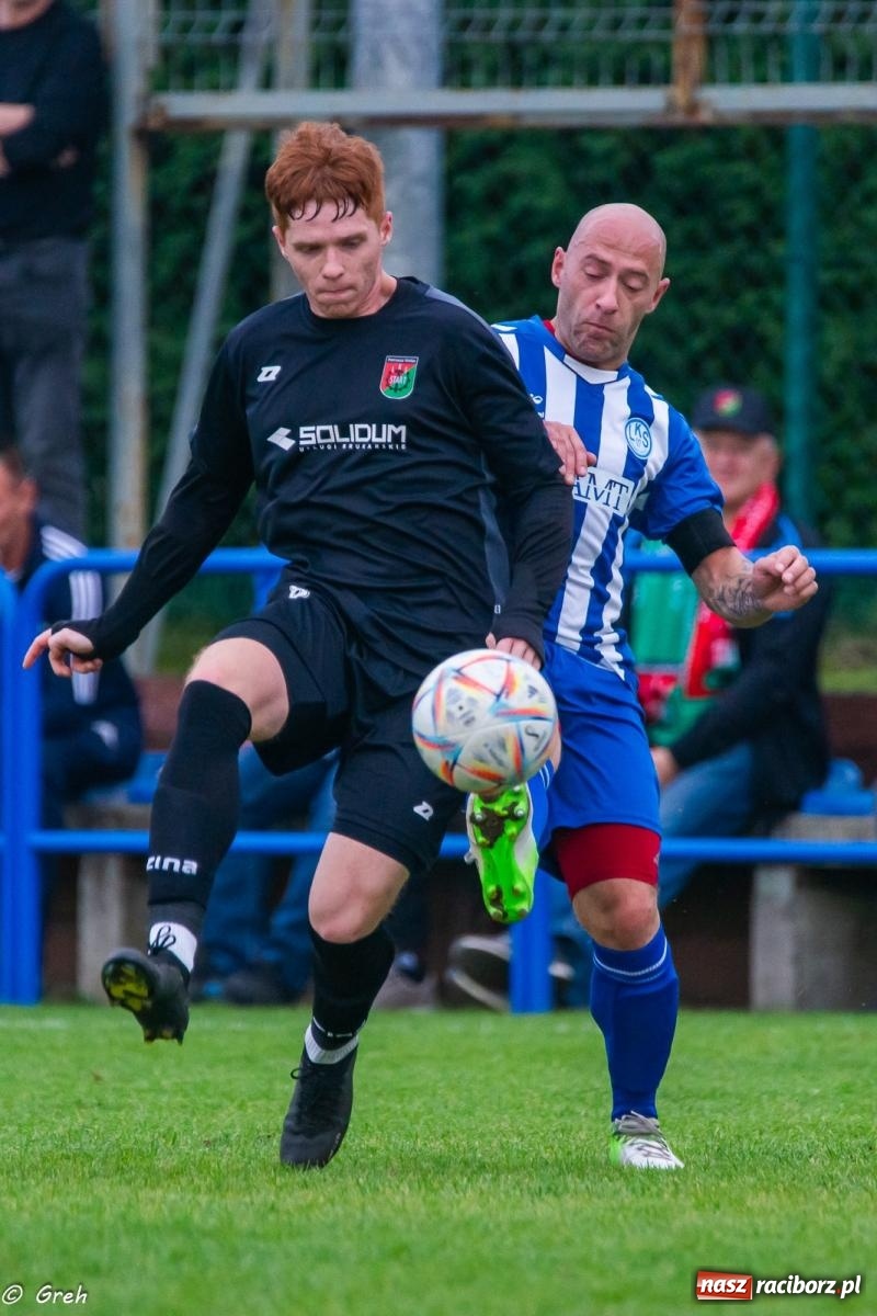 Zdjęcie w galerii na portalu naszraciborz.pl: Markowice kontra Pietrowice. Nerwowo, czerwono i bez goli [FOTO] wiadomości z regionu