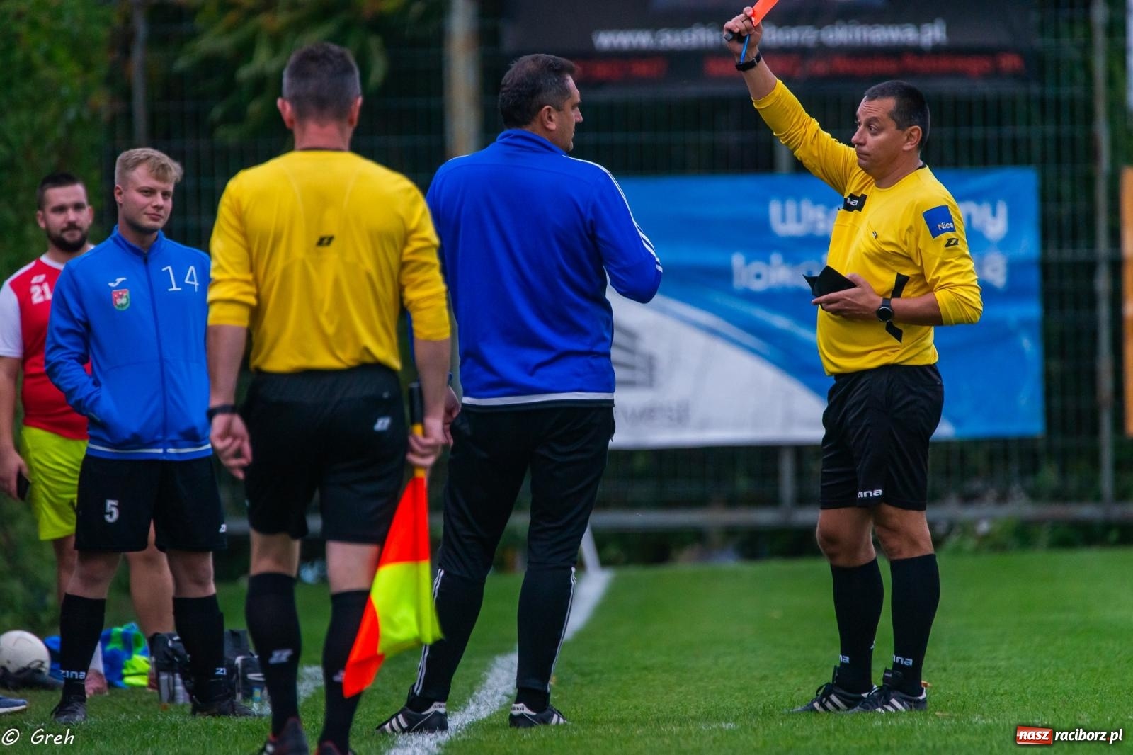 Zdjęcie w galerii na portalu naszraciborz.pl: Markowice kontra Pietrowice. Nerwowo, czerwono i bez goli [FOTO] wiadomości z regionu