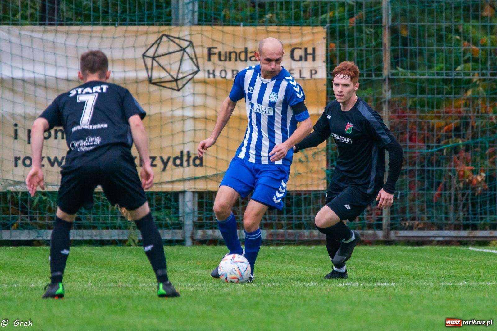Zdjęcie w galerii na portalu naszraciborz.pl: Markowice kontra Pietrowice. Nerwowo, czerwono i bez goli [FOTO] wiadomości z regionu