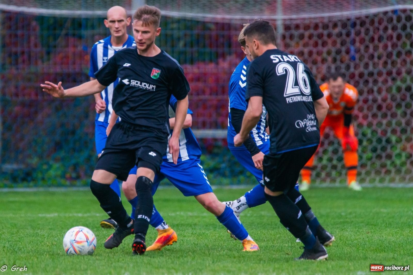 Zdjęcie w galerii na portalu naszraciborz.pl: Markowice kontra Pietrowice. Nerwowo, czerwono i bez goli [FOTO] wiadomości z regionu