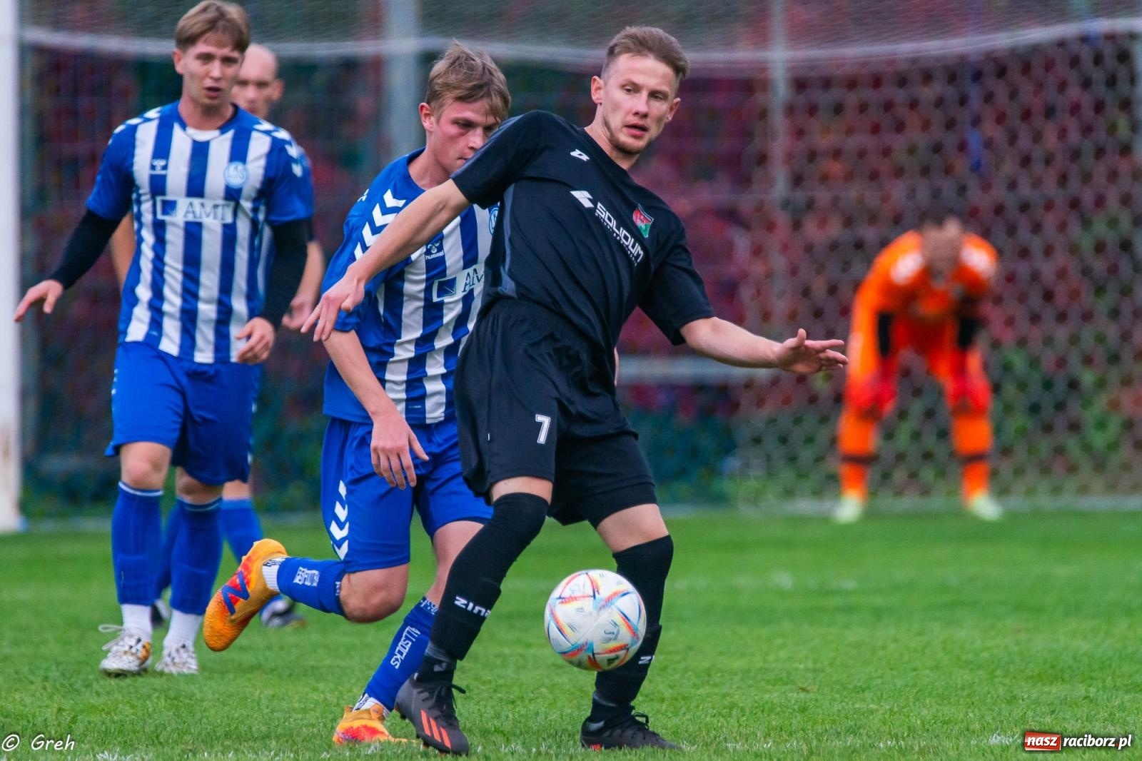 Zdjęcie w galerii na portalu naszraciborz.pl: Markowice kontra Pietrowice. Nerwowo, czerwono i bez goli [FOTO] wiadomości z regionu