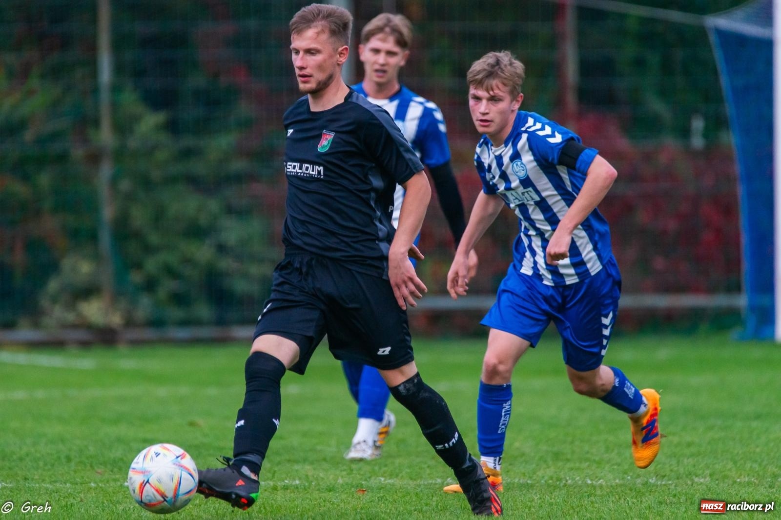 Zdjęcie w galerii na portalu naszraciborz.pl: Markowice kontra Pietrowice. Nerwowo, czerwono i bez goli [FOTO] wiadomości z regionu