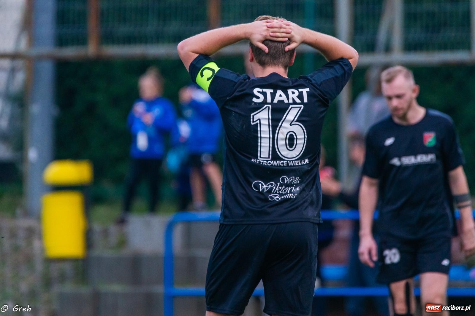 Zdjęcie w galerii na portalu naszraciborz.pl: Markowice kontra Pietrowice. Nerwowo, czerwono i bez goli [FOTO] wiadomości z regionu