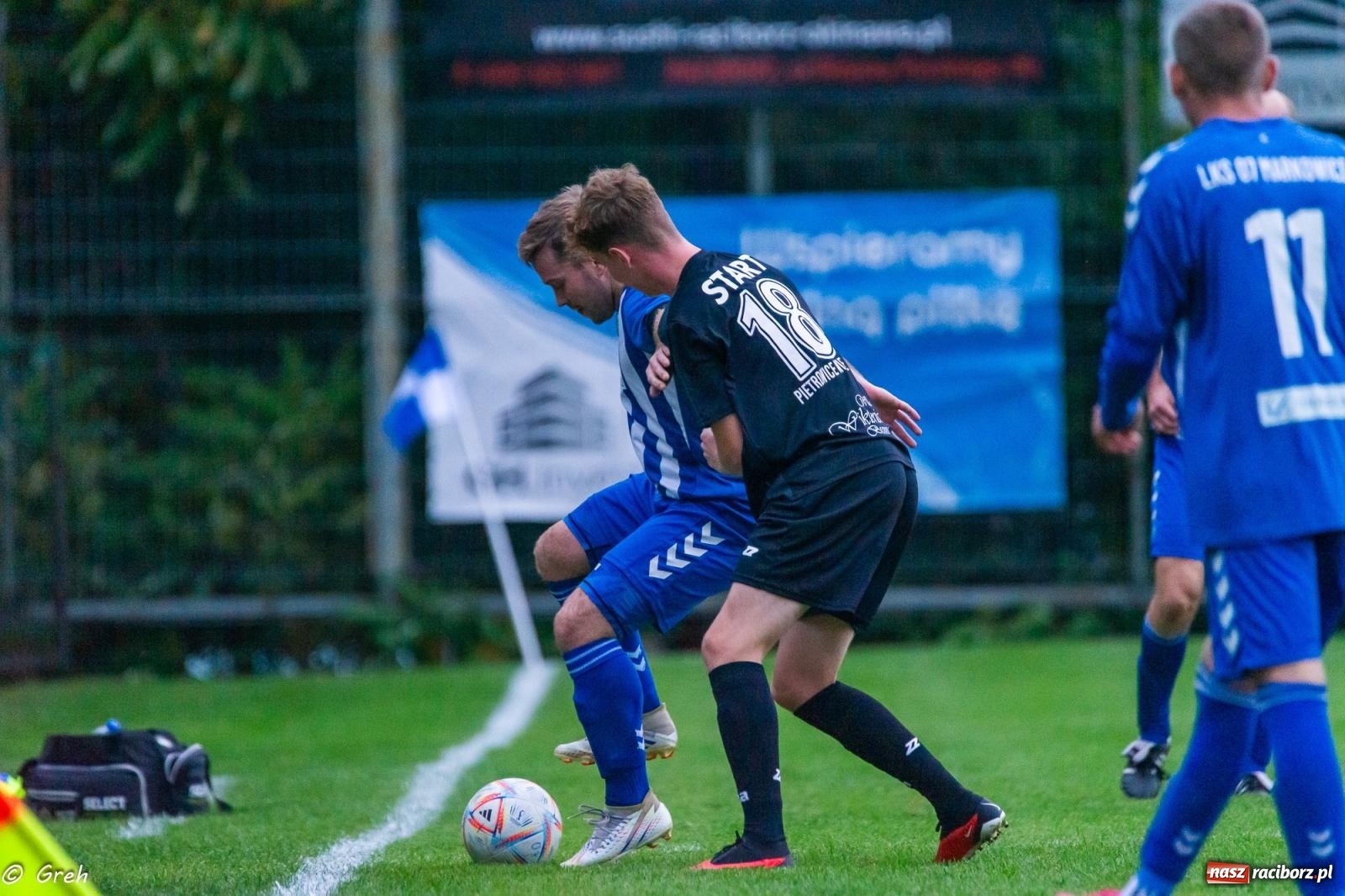 Zdjęcie w galerii na portalu naszraciborz.pl: Markowice kontra Pietrowice. Nerwowo, czerwono i bez goli [FOTO] wiadomości z regionu