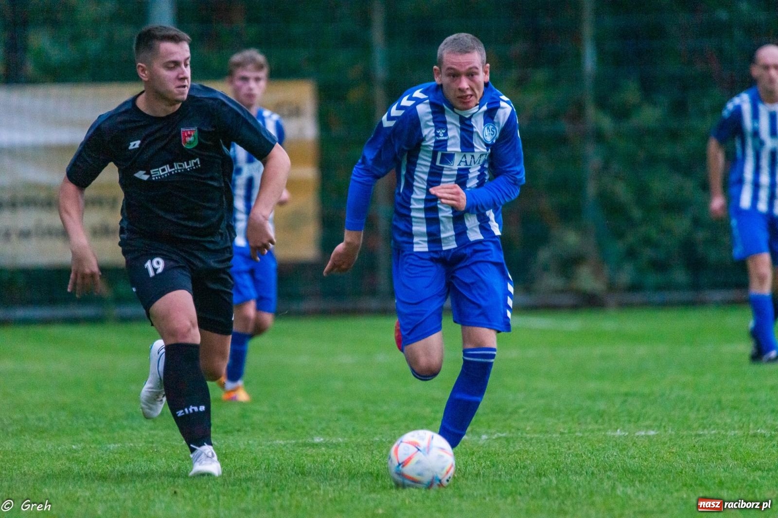 Zdjęcie w galerii na portalu naszraciborz.pl: Markowice kontra Pietrowice. Nerwowo, czerwono i bez goli [FOTO] wiadomości z regionu
