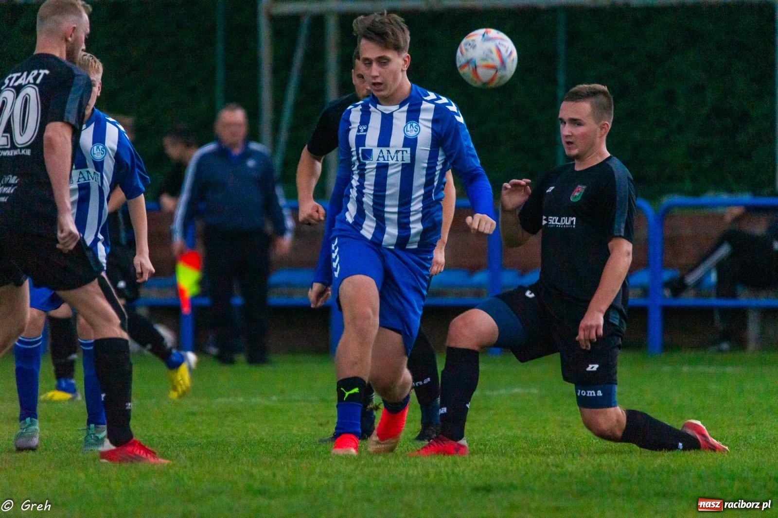 Zdjęcie w galerii na portalu naszraciborz.pl: Markowice kontra Pietrowice. Nerwowo, czerwono i bez goli [FOTO] wiadomości z regionu