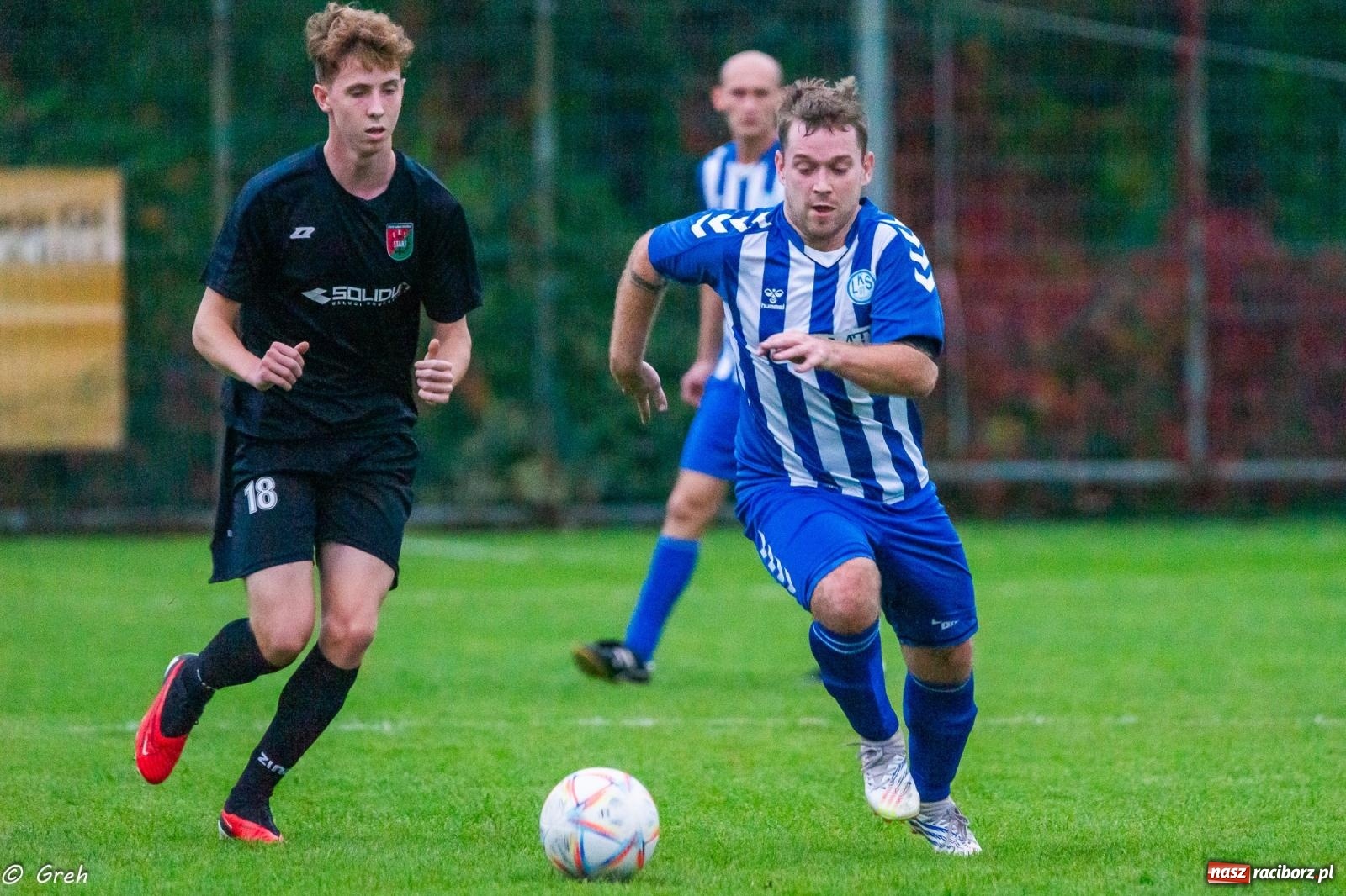 Zdjęcie w galerii na portalu naszraciborz.pl: Markowice kontra Pietrowice. Nerwowo, czerwono i bez goli [FOTO] wiadomości z regionu