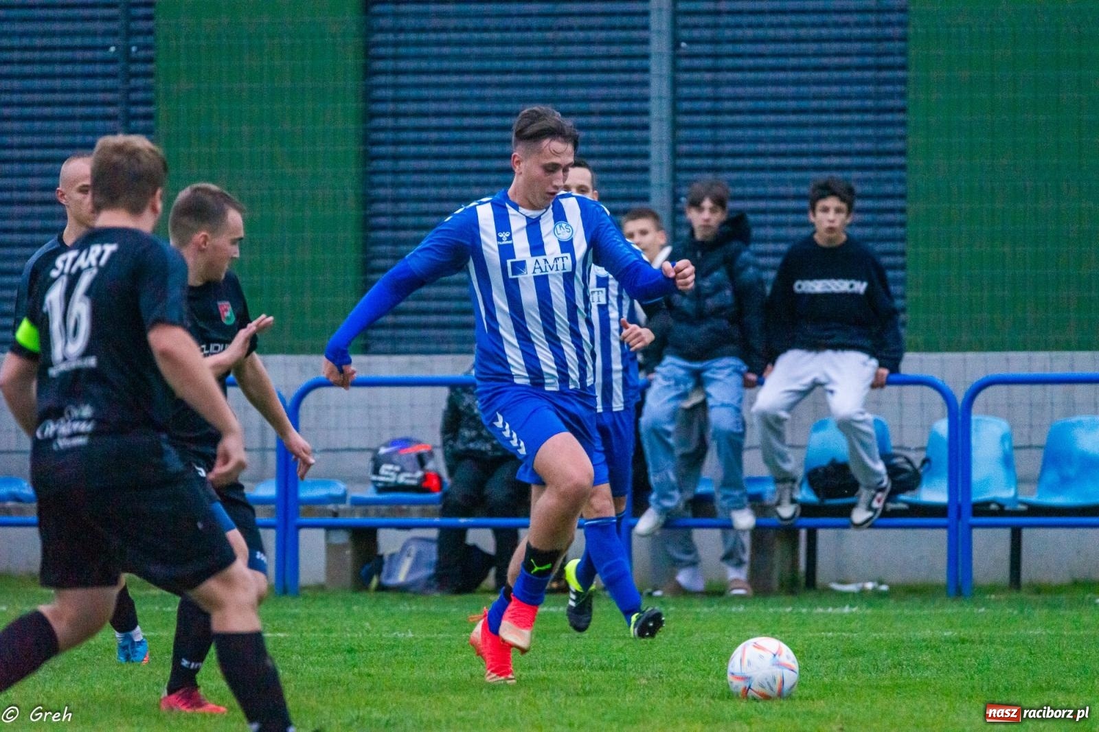 Zdjęcie w galerii na portalu naszraciborz.pl: Markowice kontra Pietrowice. Nerwowo, czerwono i bez goli [FOTO] wiadomości z regionu