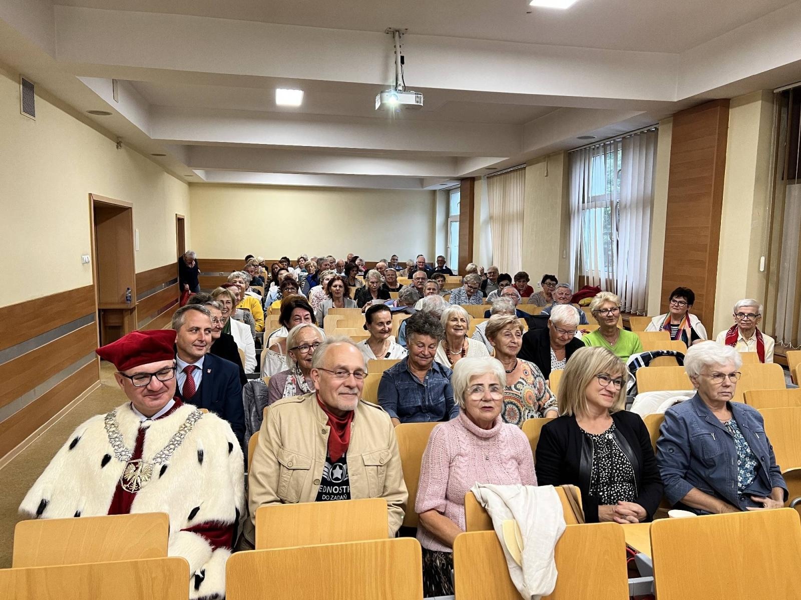 Zdjęcie w galerii na portalu naszraciborz.pl: Seniorzy z Raciborza zainaugurowali kolejny rok akademicki wiadomości z regionu