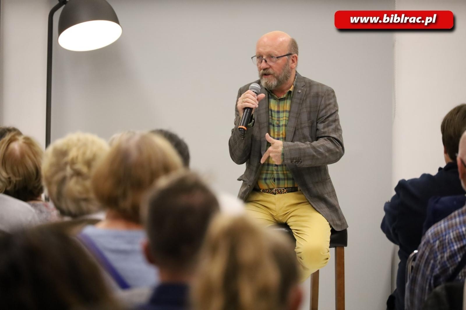 Zdjęcie w galerii na portalu naszraciborz.pl: Aktor musi grać, by żyć! Artur Barciś w Raciborzu na bis wiadomości z regionu