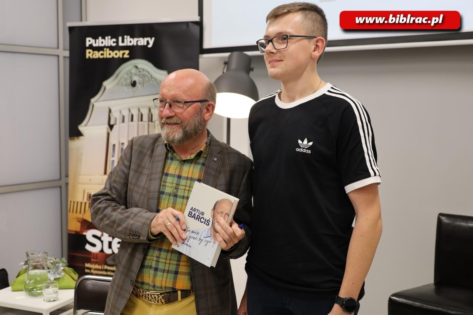 Zdjęcie w galerii na portalu naszraciborz.pl: Aktor musi grać, by żyć! Artur Barciś w Raciborzu na bis wiadomości z regionu