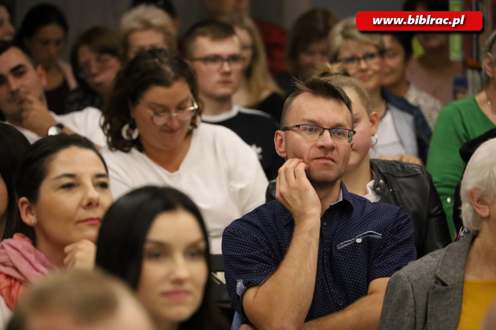Zdjęcie w galerii na portalu naszraciborz.pl: Aktor musi grać, by żyć! Artur Barciś w Raciborzu na bis wiadomości z regionu