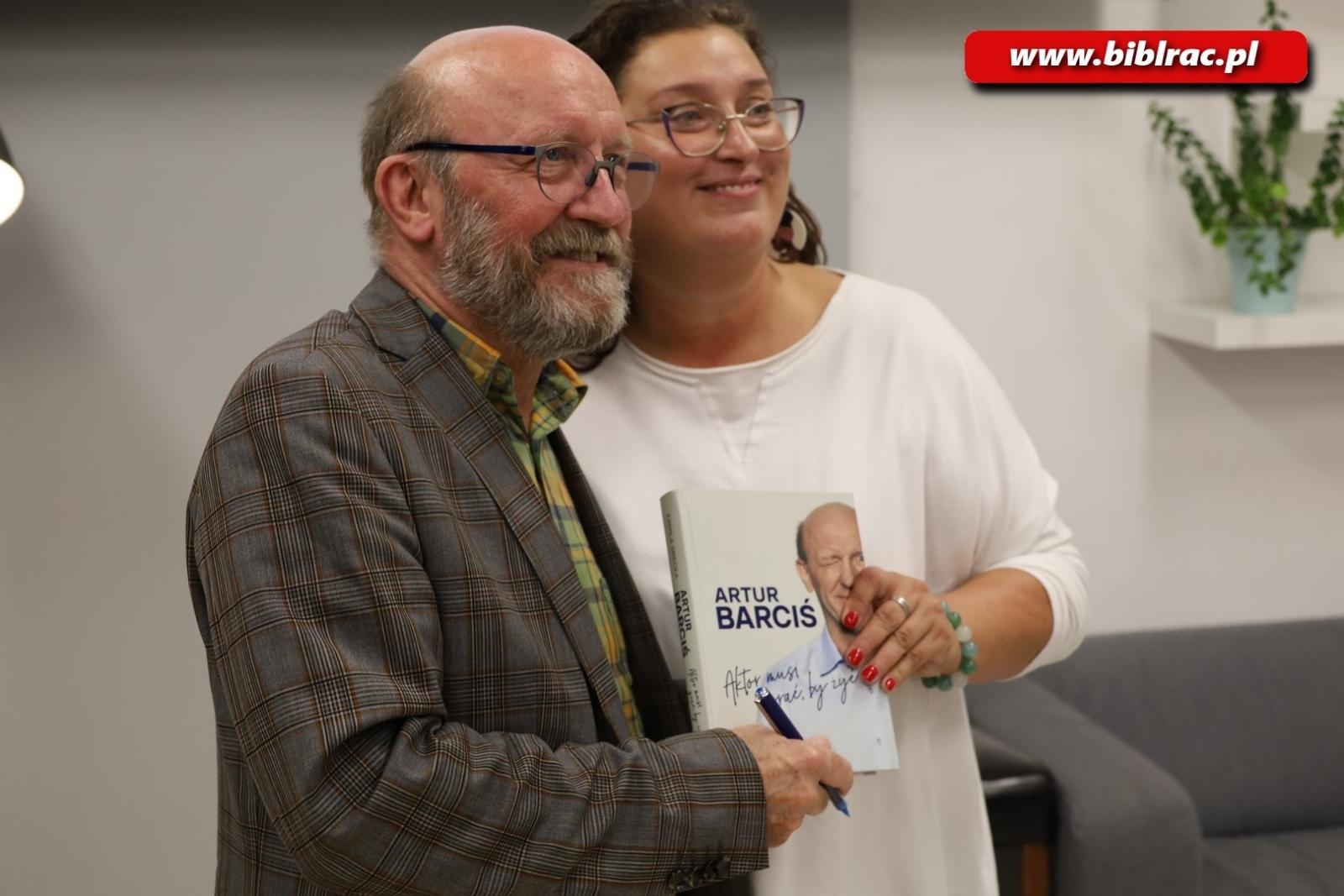 Zdjęcie w galerii na portalu naszraciborz.pl: Aktor musi grać, by żyć! Artur Barciś w Raciborzu na bis wiadomości z regionu