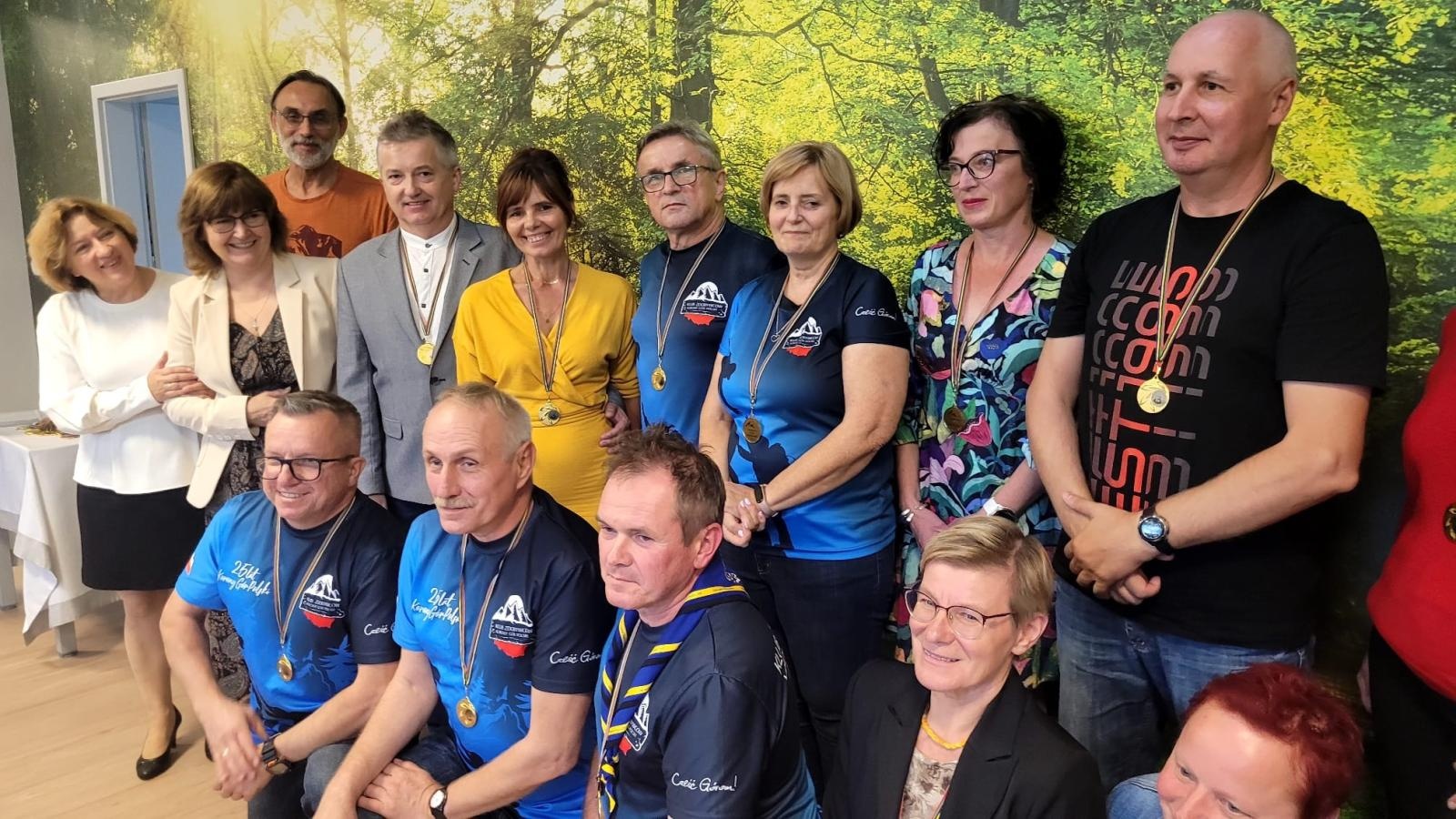 Zdjęcie w galerii na portalu naszraciborz.pl: Raciborzanie w akcji Zdobywamy Szczyty dla Hospicjum Ojca Pio wiadomości z regionu