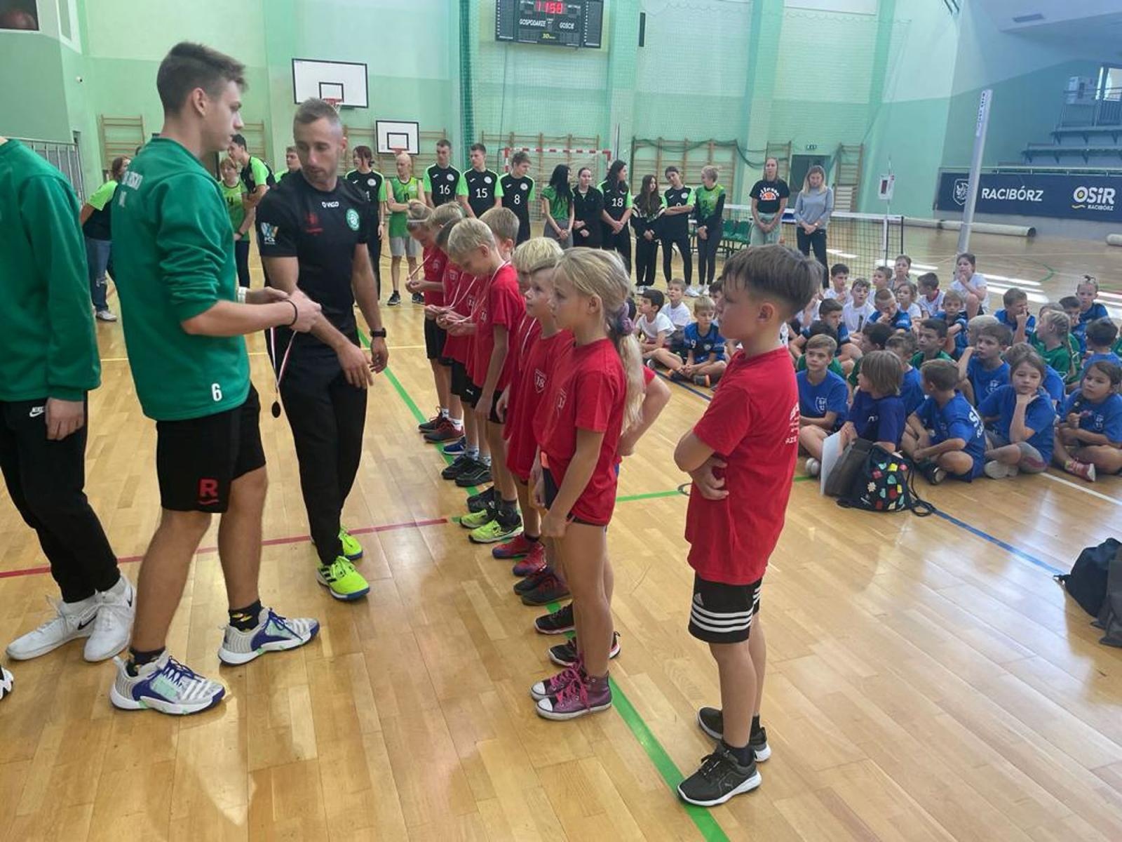 Zdjęcie w galerii na portalu naszraciborz.pl: Zbijak Cup 2023. SP 3 i SP 13 najlepsze [FOTO] wiadomości z regionu