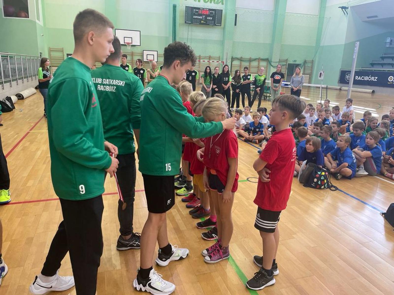 Zdjęcie w galerii na portalu naszraciborz.pl: Zbijak Cup 2023. SP 3 i SP 13 najlepsze [FOTO] wiadomości z regionu