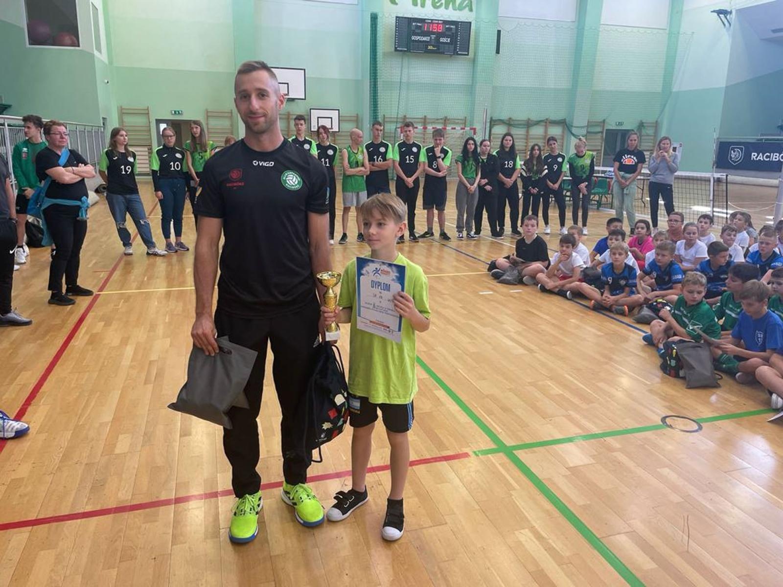 Zdjęcie w galerii na portalu naszraciborz.pl: Zbijak Cup 2023. SP 3 i SP 13 najlepsze [FOTO] wiadomości z regionu