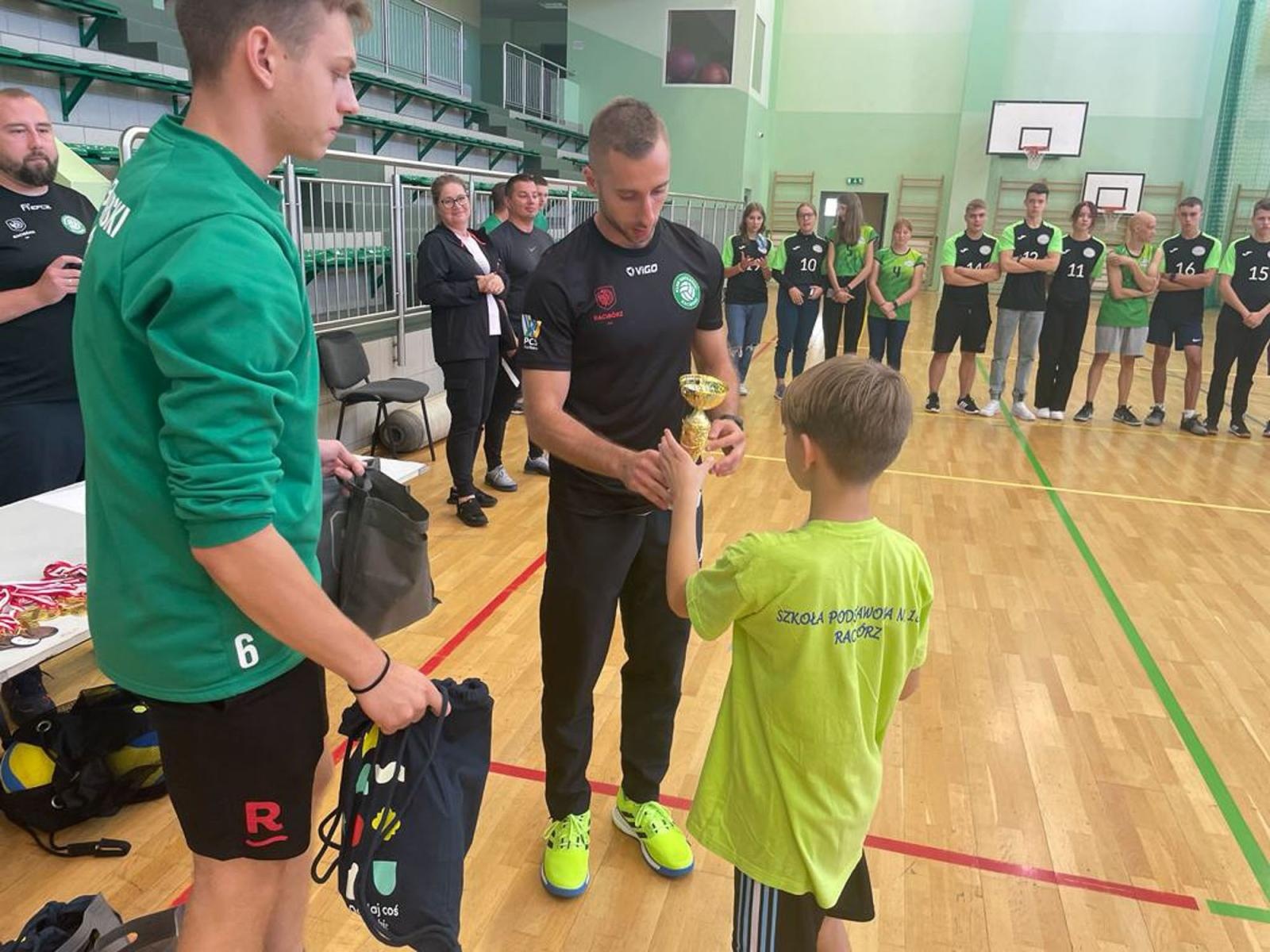 Zdjęcie w galerii na portalu naszraciborz.pl: Zbijak Cup 2023. SP 3 i SP 13 najlepsze [FOTO] wiadomości z regionu