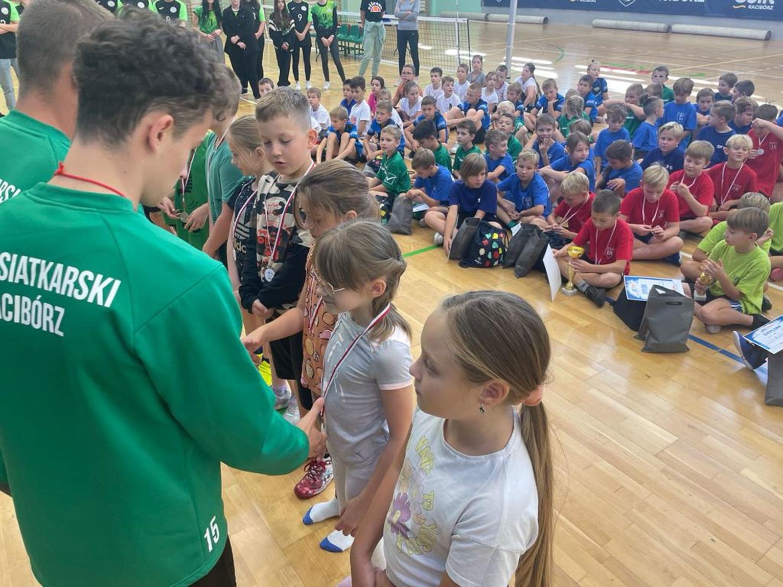 Zdjęcie w galerii na portalu naszraciborz.pl: Zbijak Cup 2023. SP 3 i SP 13 najlepsze [FOTO] wiadomości z regionu