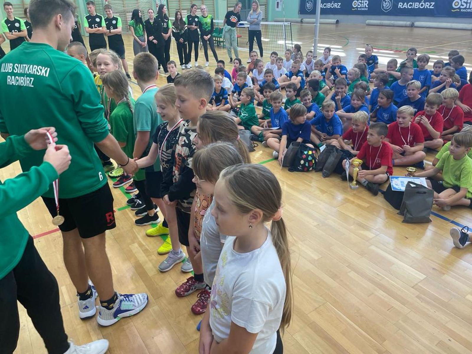 Zdjęcie w galerii na portalu naszraciborz.pl: Zbijak Cup 2023. SP 3 i SP 13 najlepsze [FOTO] wiadomości z regionu