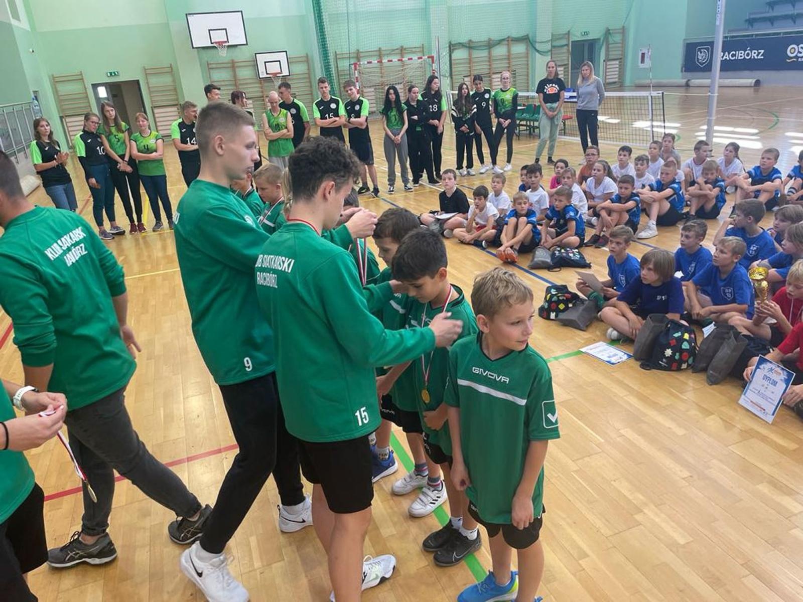 Zdjęcie w galerii na portalu naszraciborz.pl: Zbijak Cup 2023. SP 3 i SP 13 najlepsze [FOTO] wiadomości z regionu