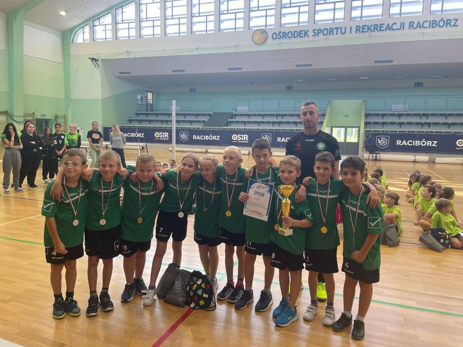 Zdjęcie w galerii na portalu naszraciborz.pl: Zbijak Cup 2023. SP 3 i SP 13 najlepsze [FOTO] wiadomości z regionu