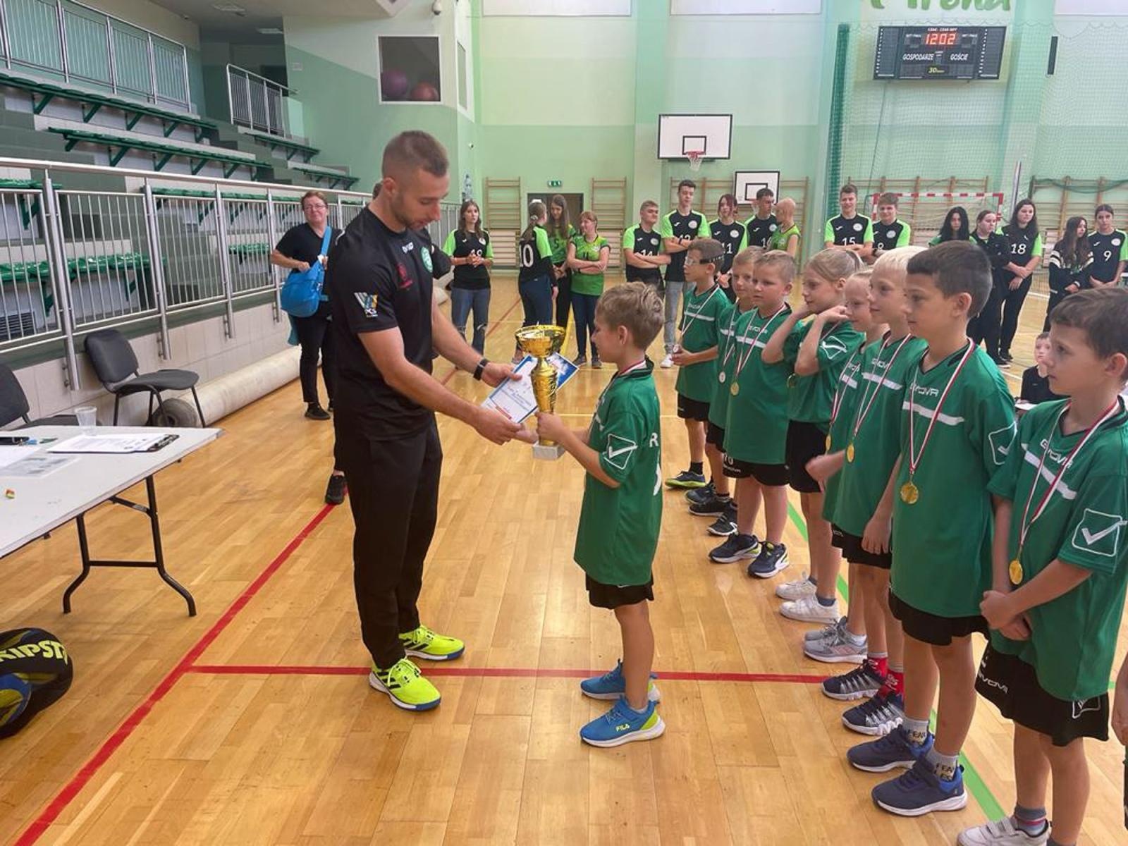 Zdjęcie w galerii na portalu naszraciborz.pl: Zbijak Cup 2023. SP 3 i SP 13 najlepsze [FOTO] wiadomości z regionu