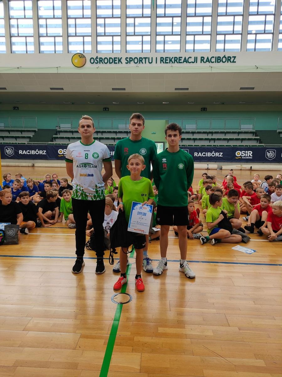 Zdjęcie w galerii na portalu naszraciborz.pl: Zbijak Cup 2023. SP 3 i SP 13 najlepsze [FOTO] wiadomości z regionu