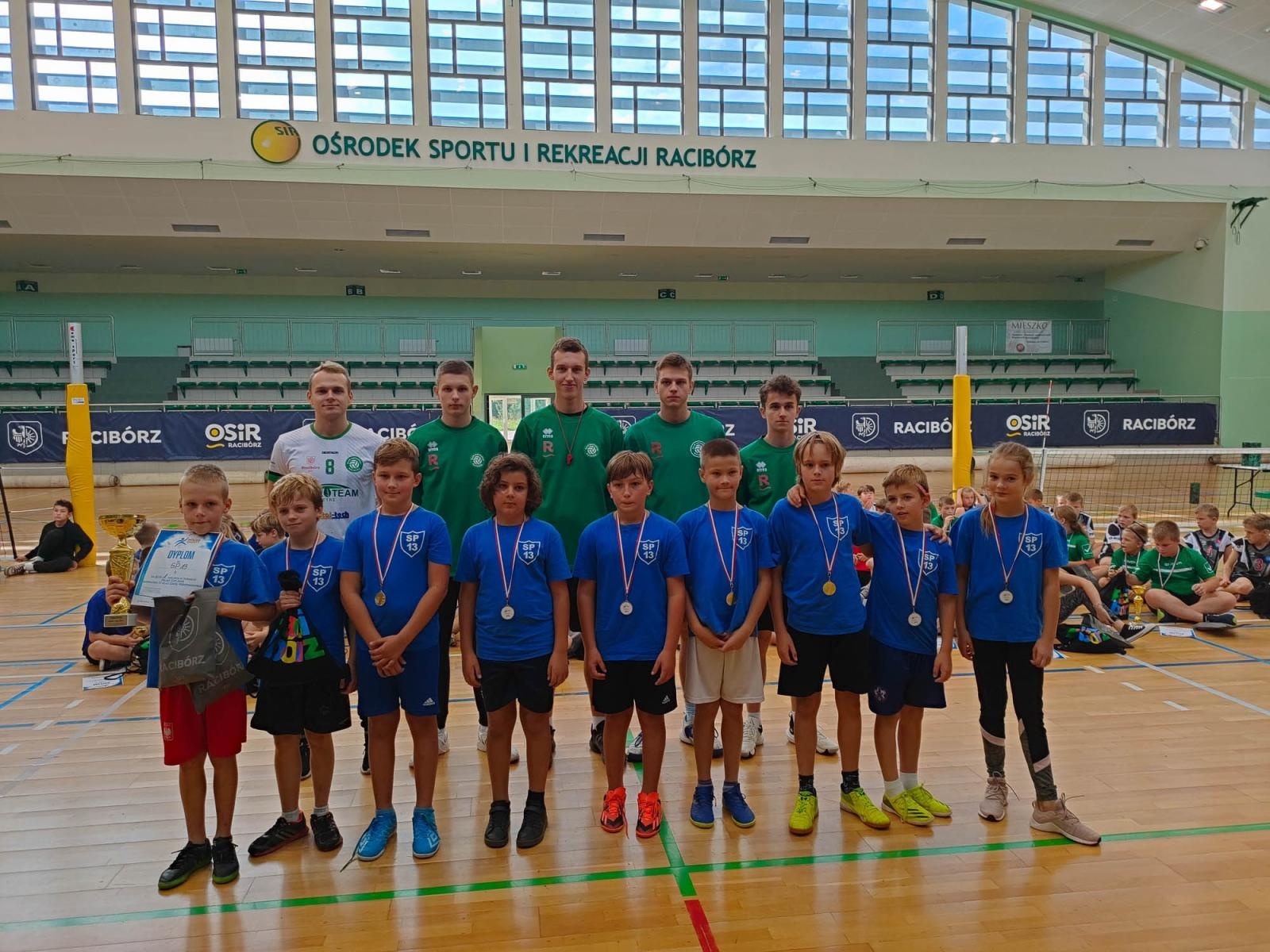 Zdjęcie w galerii na portalu naszraciborz.pl: Zbijak Cup 2023. SP 3 i SP 13 najlepsze [FOTO] wiadomości z regionu