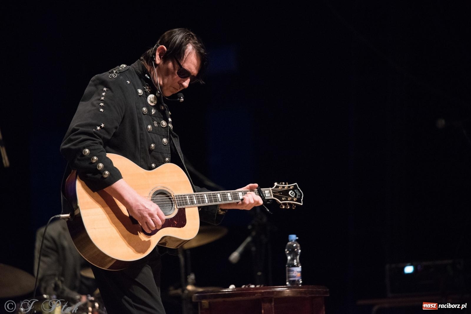 Zdjęcie w galerii na portalu naszraciborz.pl: Klauzula Sumienia - Maciej Maleńczuk w RCK wiadomości z regionu