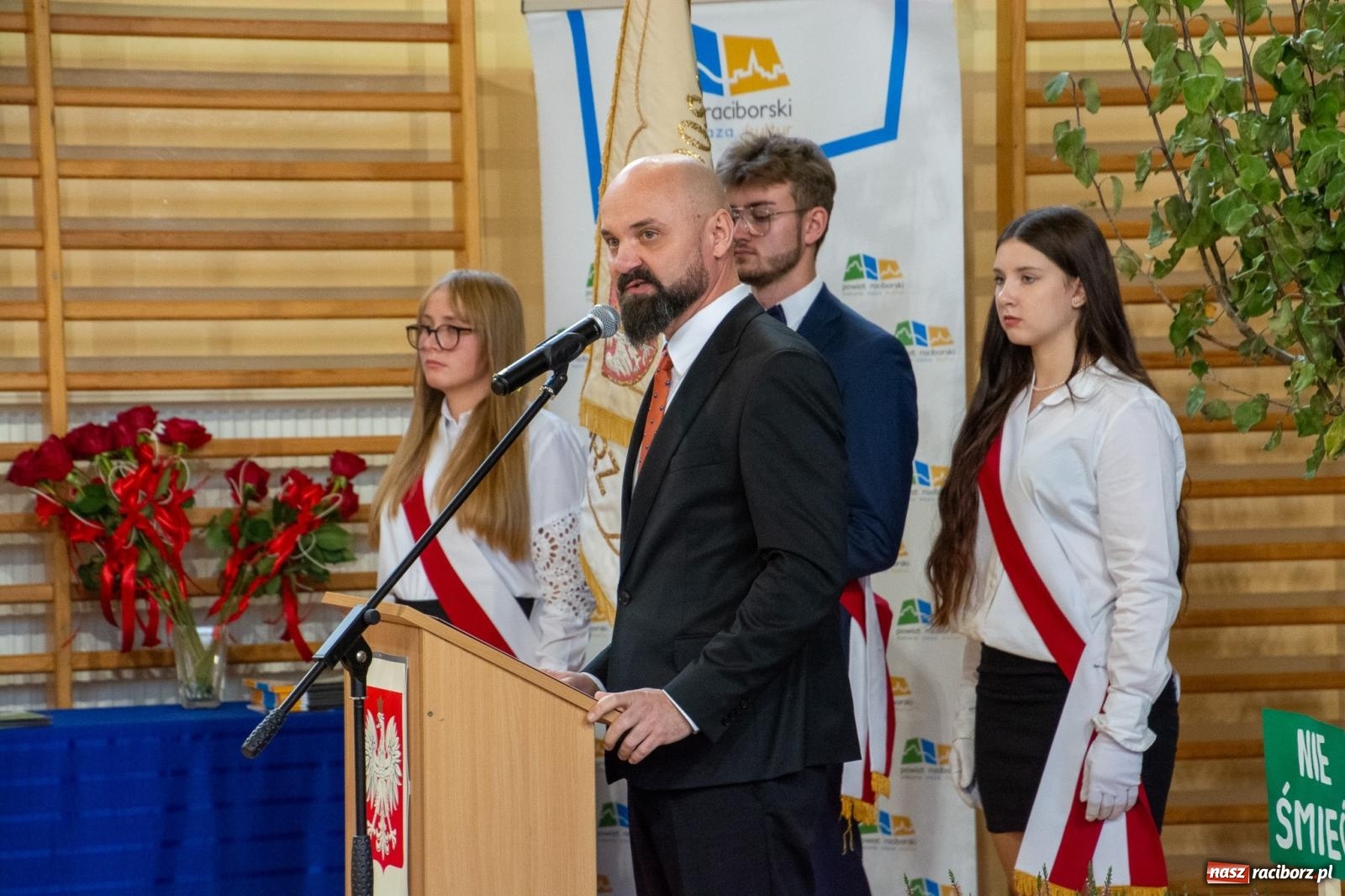 Zdjęcie w galerii na portalu naszraciborz.pl: Powiatowy Dzień Edukacji Narodowej w II LO wiadomości z regionu
