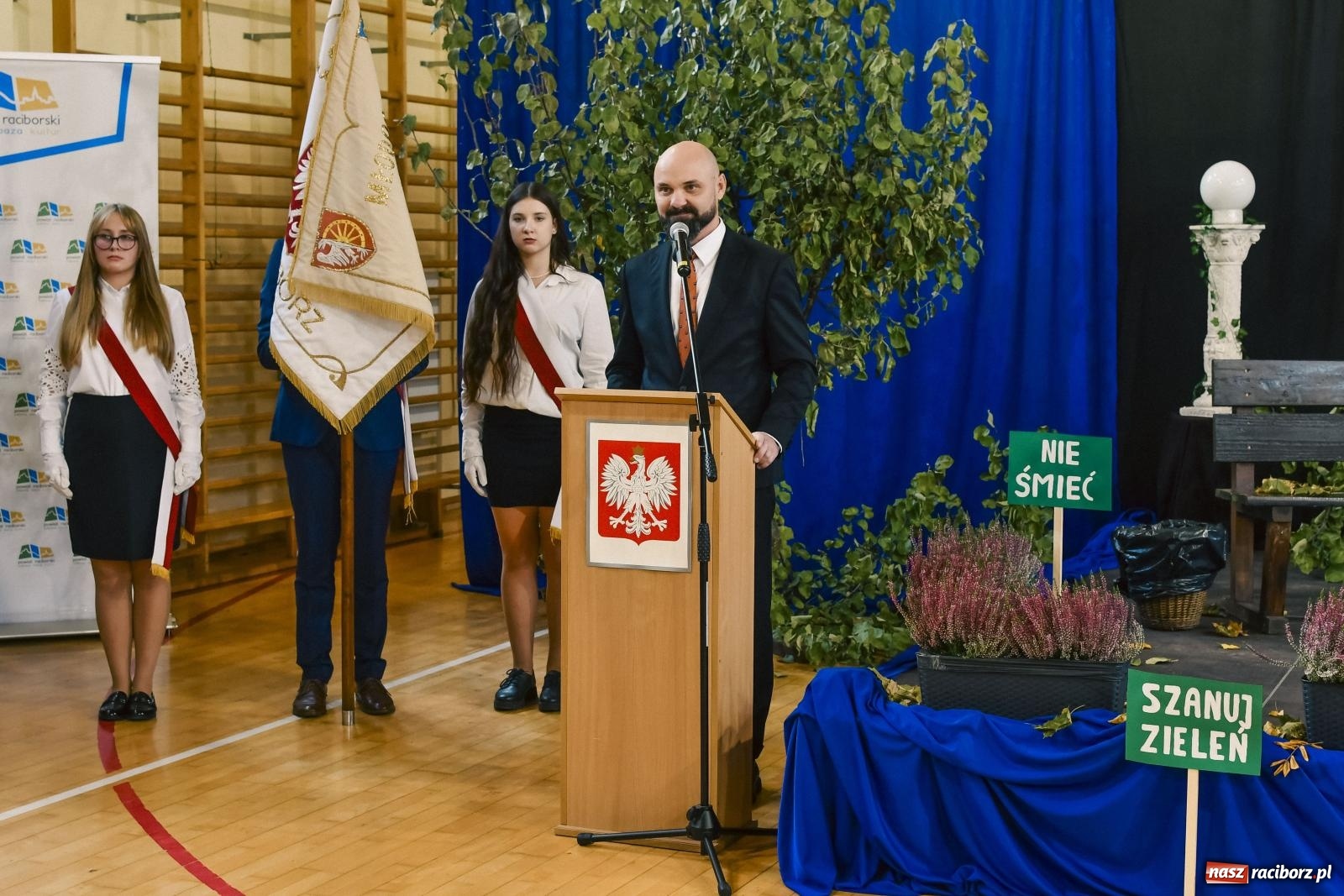 Zdjęcie w galerii na portalu naszraciborz.pl: Powiatowy Dzień Edukacji Narodowej w II LO wiadomości z regionu