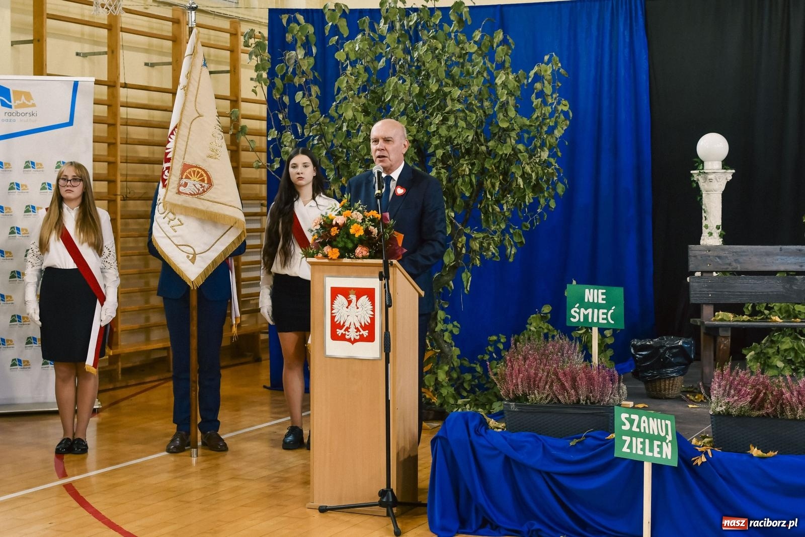 Zdjęcie w galerii na portalu naszraciborz.pl: Powiatowy Dzień Edukacji Narodowej w II LO wiadomości z regionu