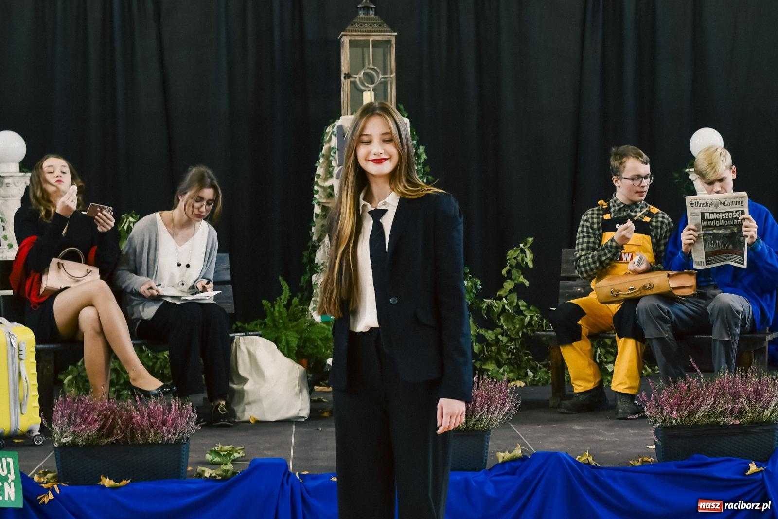 Zdjęcie w galerii na portalu naszraciborz.pl: Powiatowy Dzień Edukacji Narodowej w II LO wiadomości z regionu