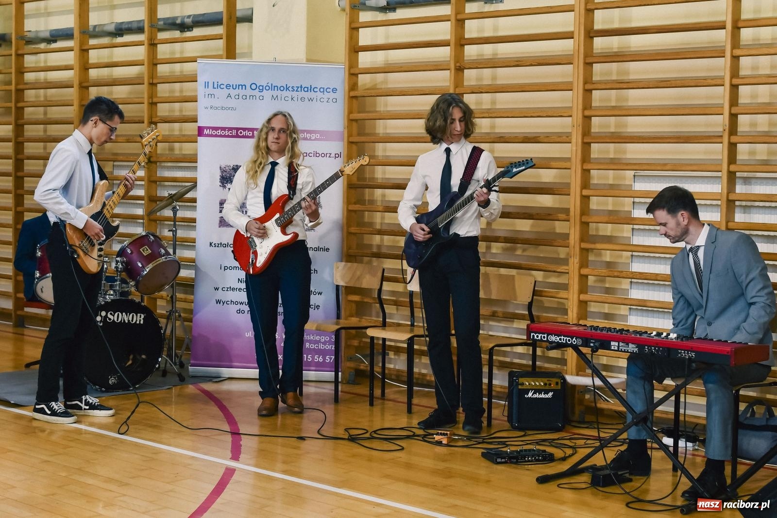 Zdjęcie w galerii na portalu naszraciborz.pl: Powiatowy Dzień Edukacji Narodowej w II LO wiadomości z regionu