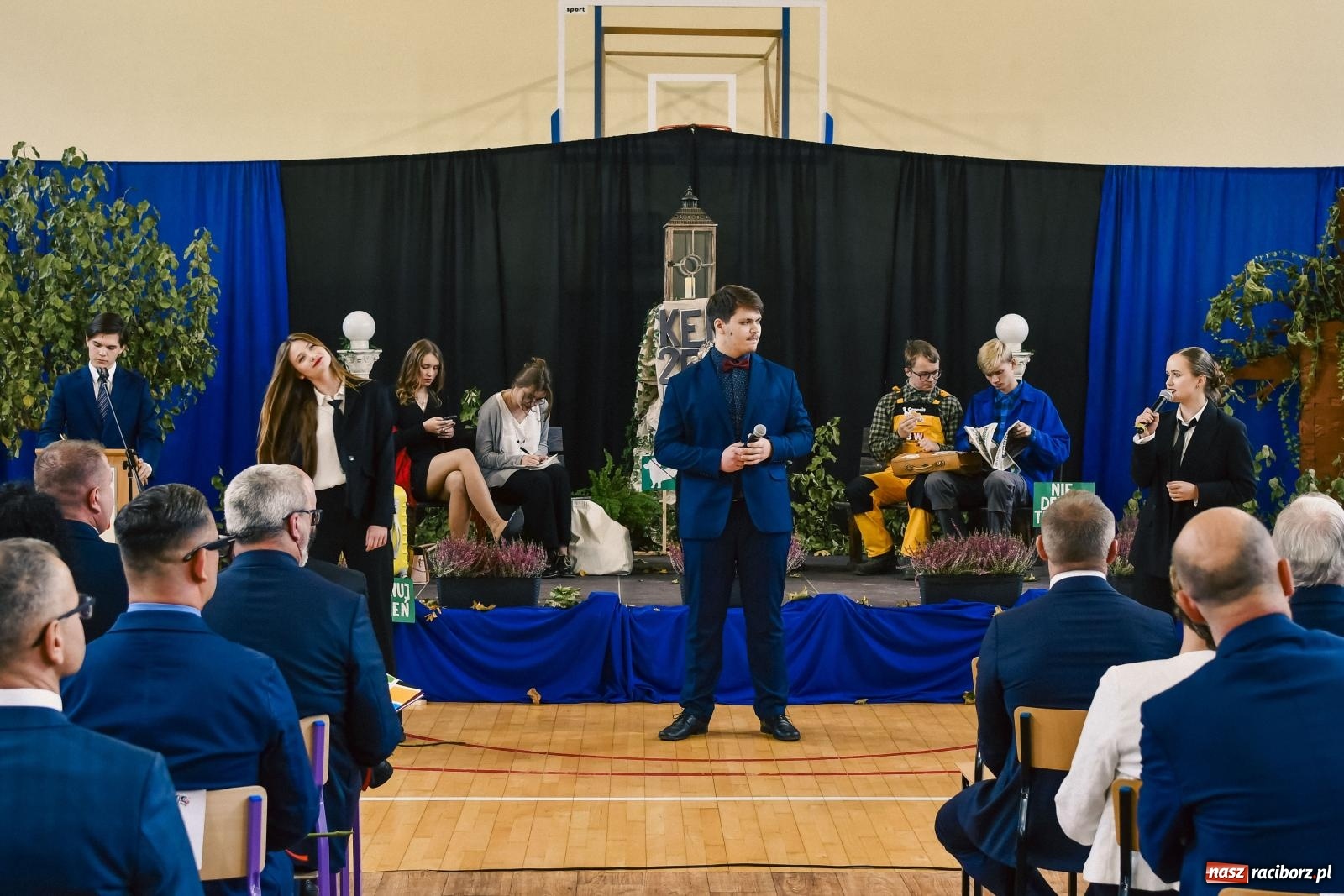 Zdjęcie w galerii na portalu naszraciborz.pl: Powiatowy Dzień Edukacji Narodowej w II LO wiadomości z regionu