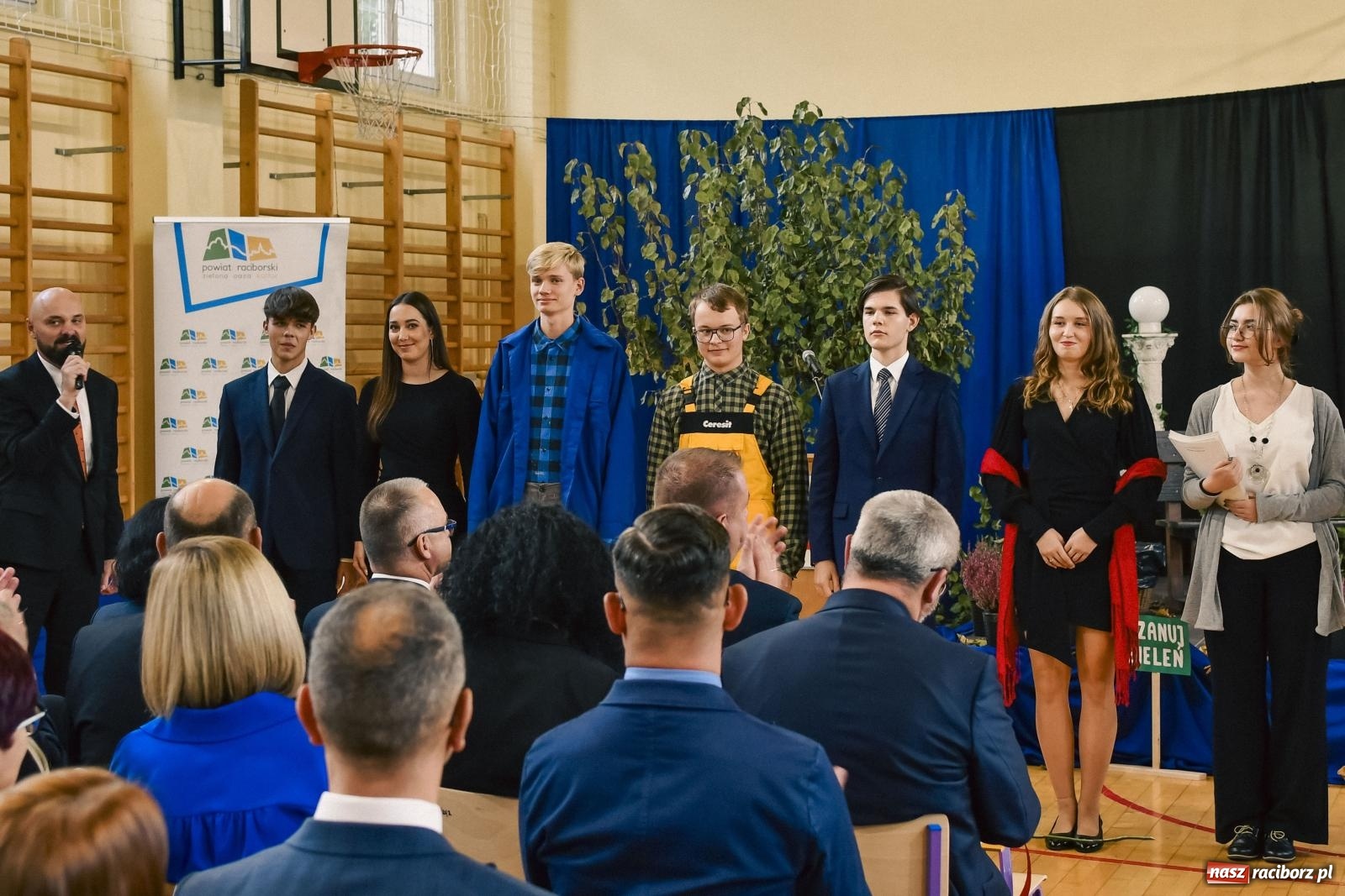 Zdjęcie w galerii na portalu naszraciborz.pl: Powiatowy Dzień Edukacji Narodowej w II LO wiadomości z regionu