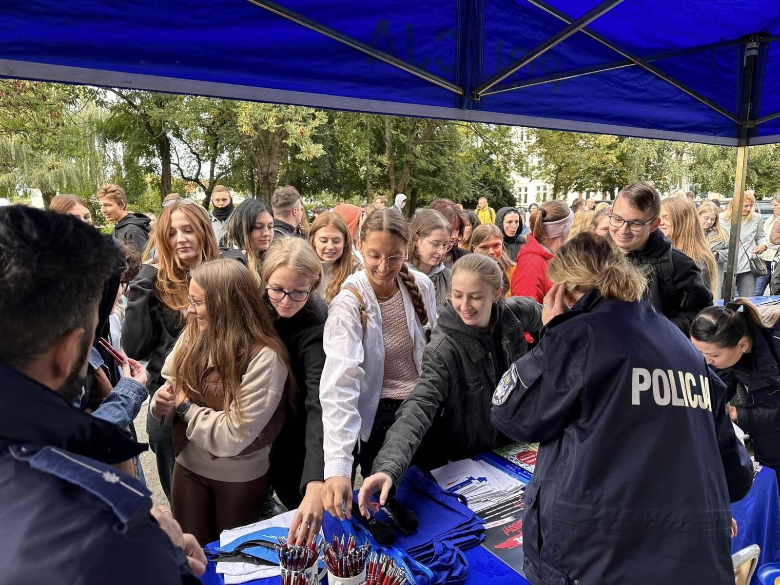 Zdjęcie w galerii na portalu naszraciborz.pl: Razem bezpieczniej – akcja Instytutu Studiów Społecznych wiadomości z regionu
