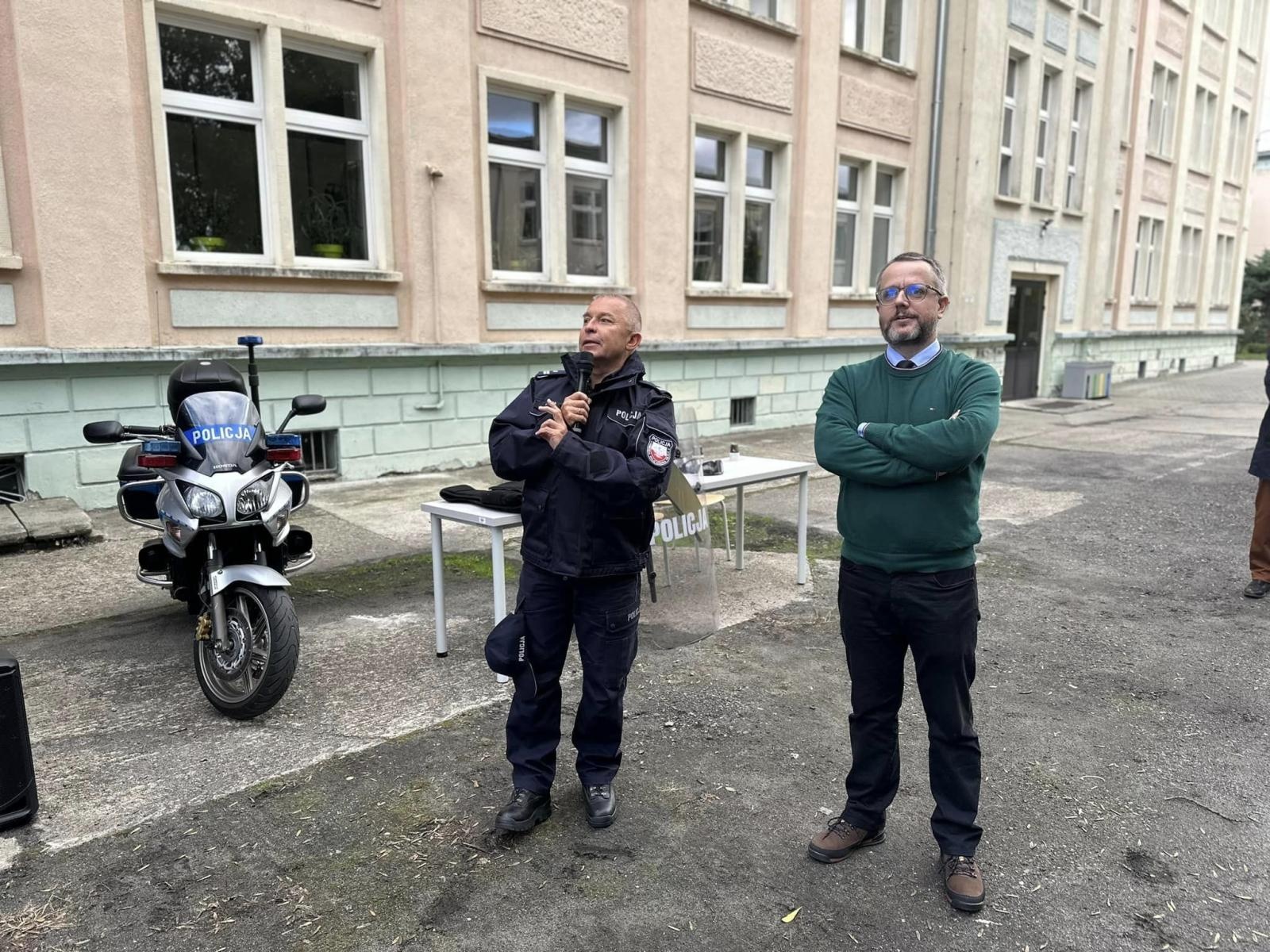 Zdjęcie w galerii na portalu naszraciborz.pl: Razem bezpieczniej – akcja Instytutu Studiów Społecznych wiadomości z regionu